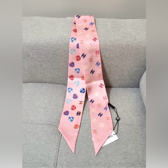 🆕 fashion silk scarf🧣 - Picture 2 of 4